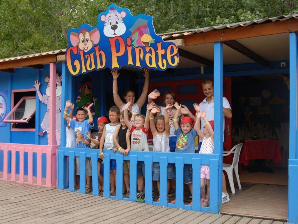Отель Camping Valras Climatise Сериньян Экстерьер фото